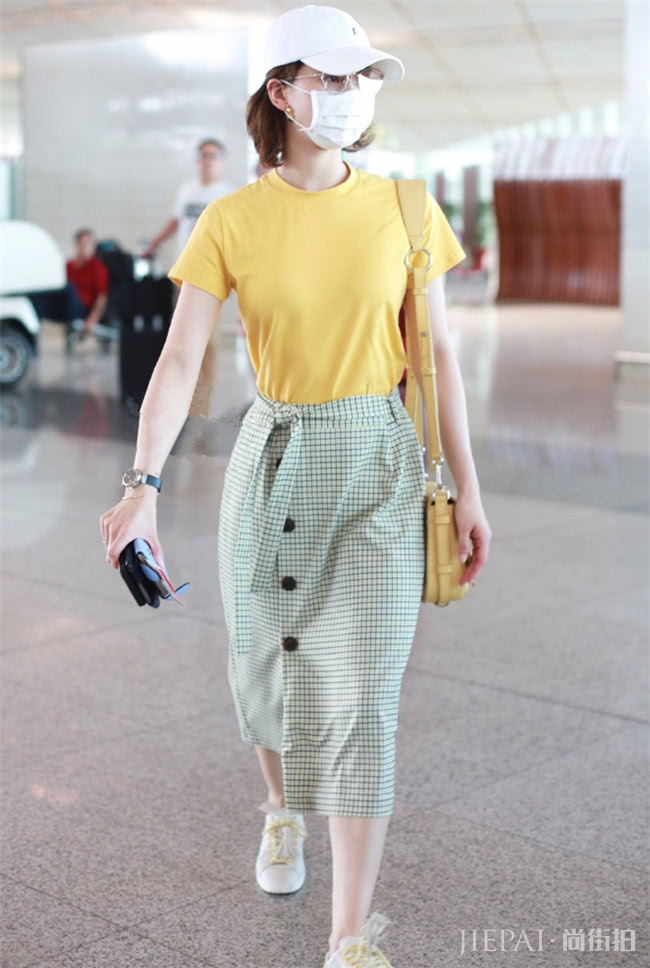 各路明星齐示范 T恤搭配裙子美得像仙女,好看指数100分