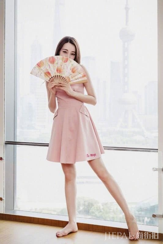 黑色礼帽太有魅力！显气质又显脸小，迪丽热巴亲自示范