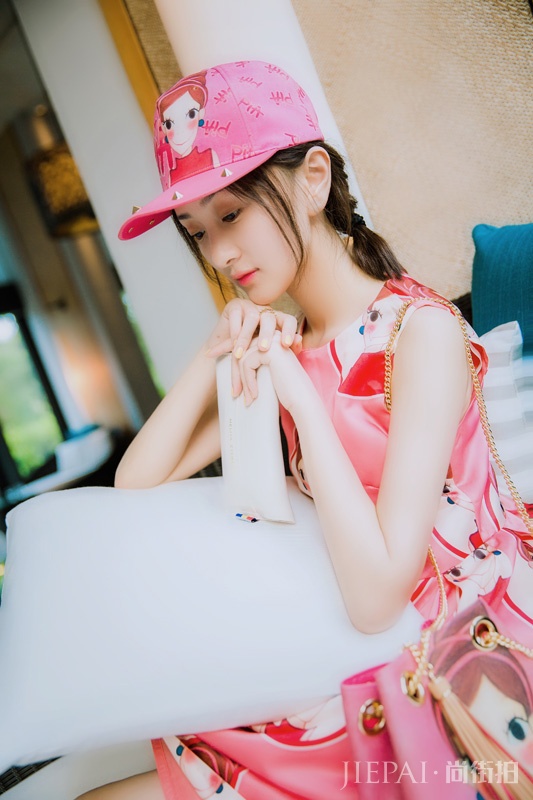 刘美旗夏日小清新写真曝光 萌气十足有点甜