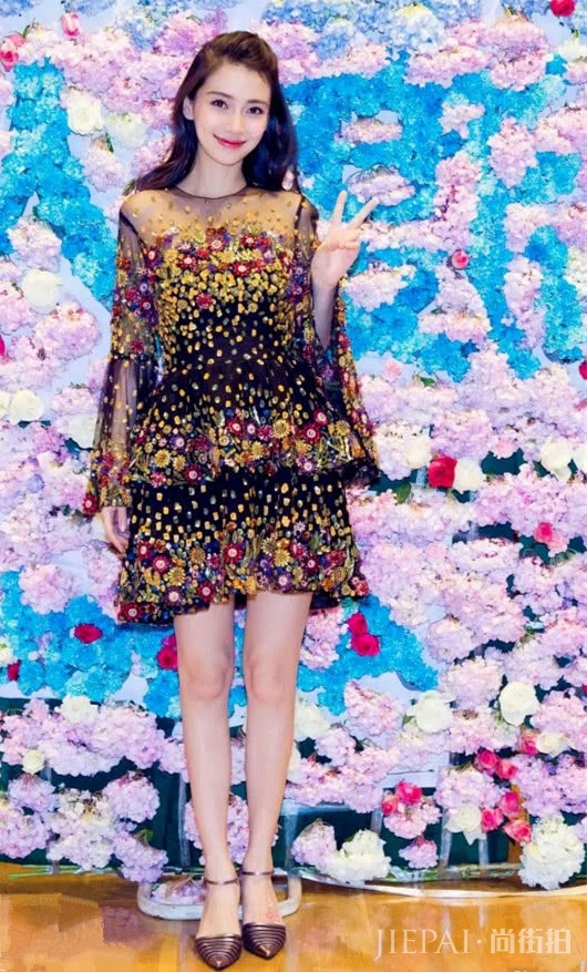 夏天穿花裙子打扮自己，仙气飘飘