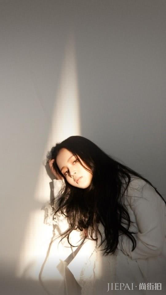 李遐怡被称“怪物新人”,靠穿搭才能留住粉丝?