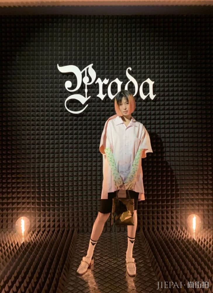 衬衫这样穿，显瘦又好看