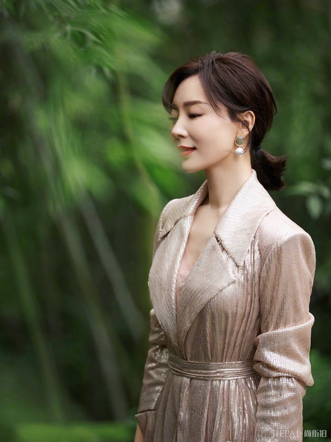 陈数私下太低调！衬衣配棒球帽优雅依旧，变元气少女