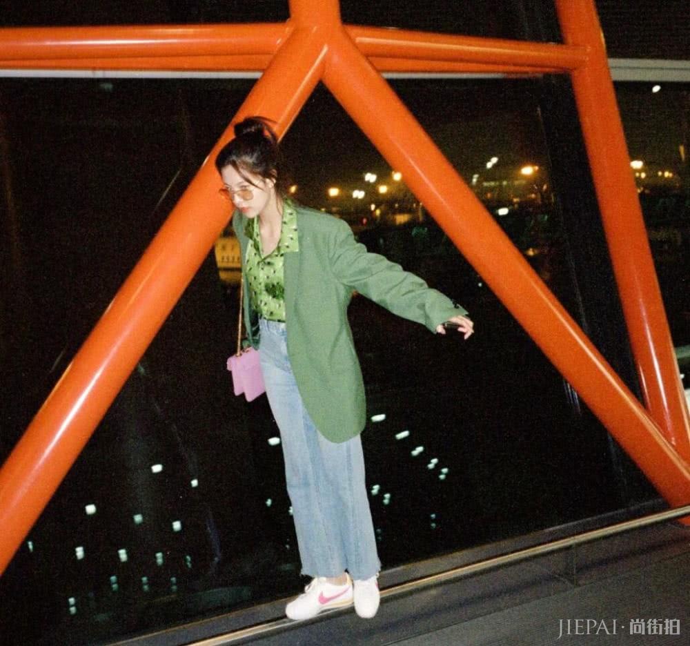 宋妍霏衣品跟欧阳娜娜有一拼,还撞脸了泫雅?