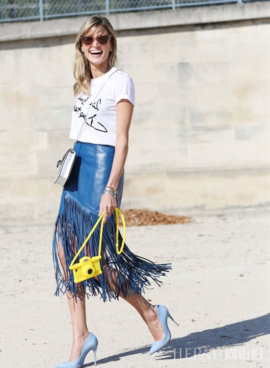 夏天,穿一件流苏裙让你翩翩起舞,搭出你的优雅美丽风情