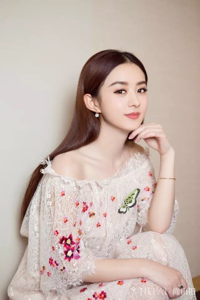 今年夏天连衣裙流行这样穿！绝对吸引眼球！