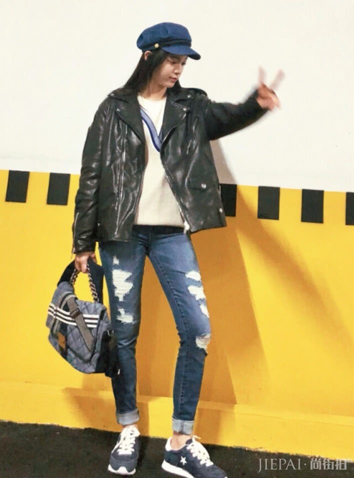 欧阳娜娜近照曝光,离开精修后的腿亮了