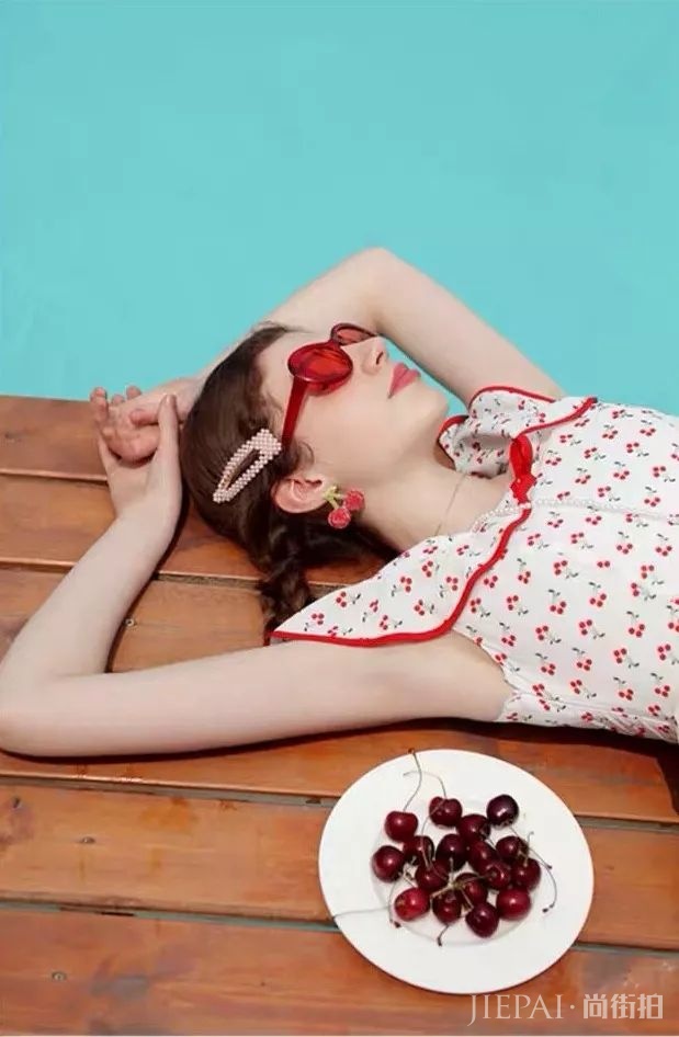 这个季节抹上樱桃红唇+樱桃妆容,让你气质爆表,甜美还显小!