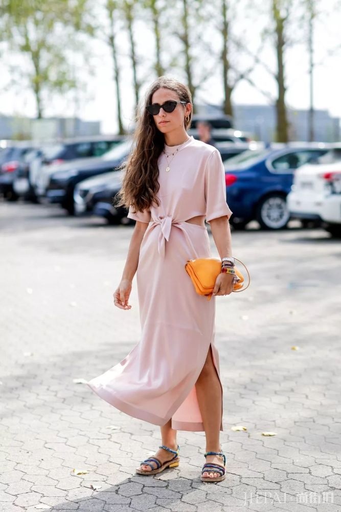 T恤裙一穿就像出门去拿快递的，怎么办？