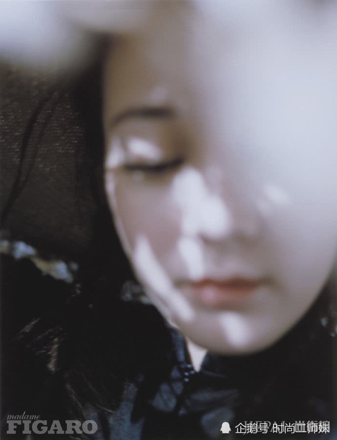 迪丽热巴拍时尚大片终于精致了一次，换眉形的她太美了