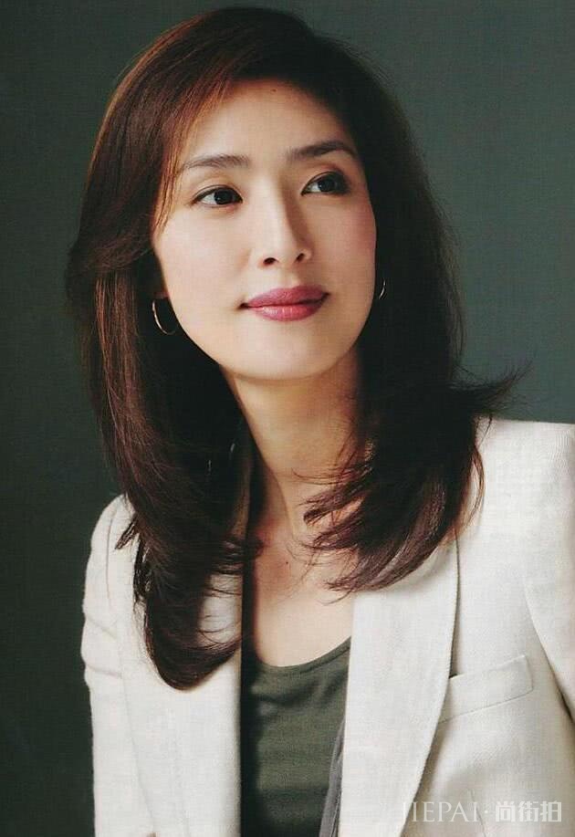 日本国宝级女演员,英气的外表把人“帅弯”,帅的男人也会嫉妒?