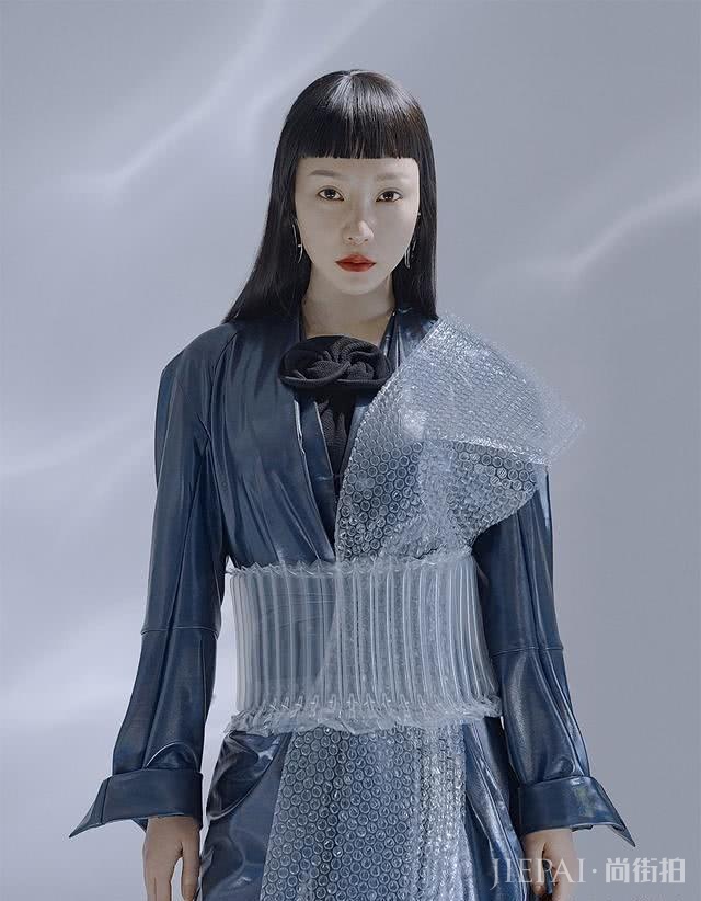 柳岩剪机械齐刘海显丑还不时尚