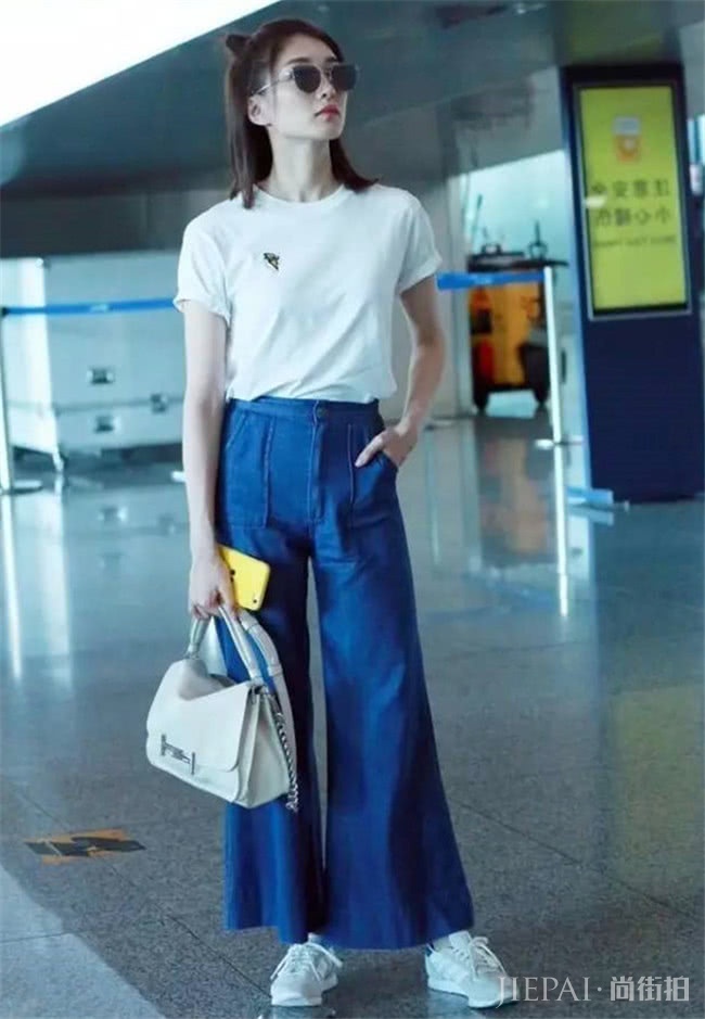 这件单品大家都有,怎样穿最合适?来看看牛仔阔腿裤的夏季穿搭合辑吧