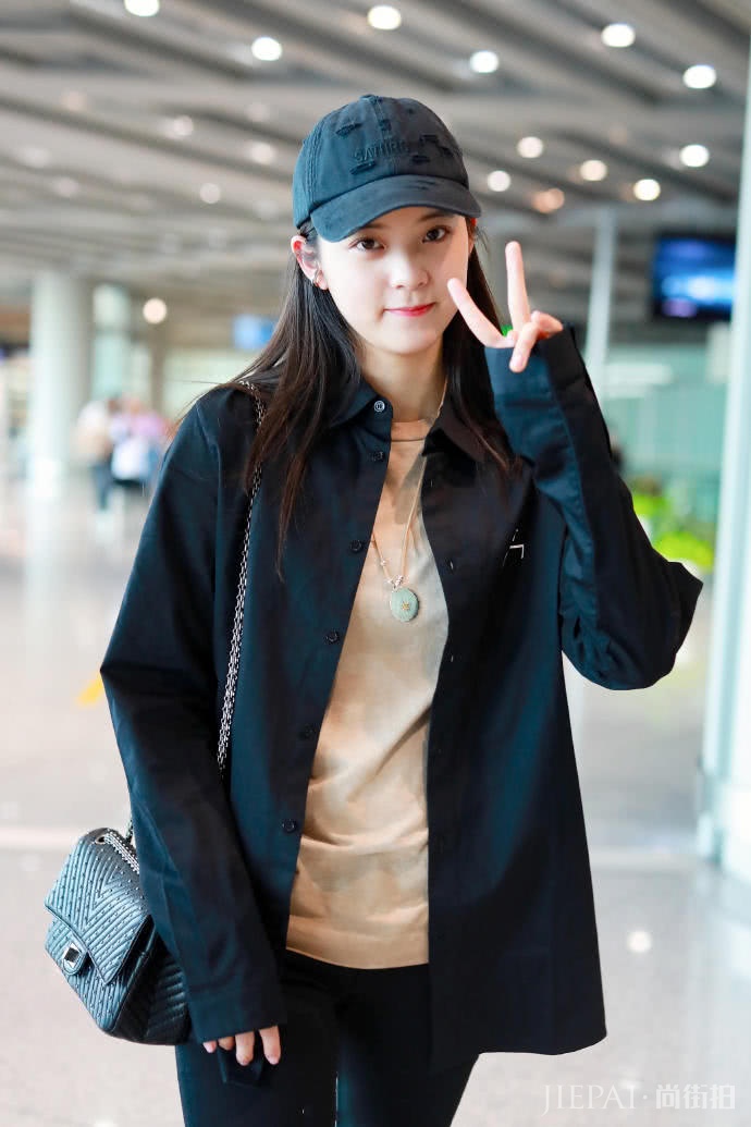 欧阳娜娜剪狗啃头发型!港风造型变化有点大