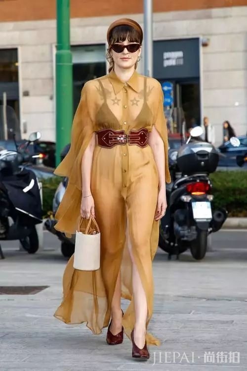 穿对裙子，你就是最美人间五月天，看最新欧美街拍示范吧