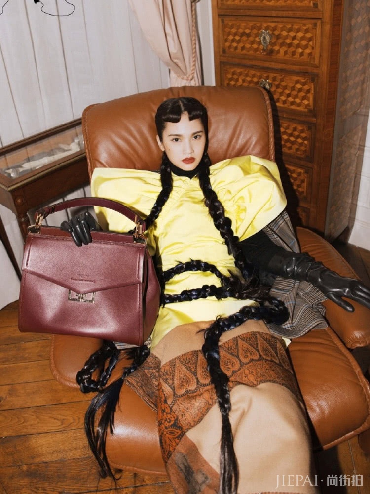 杨丞琳挑战超长麻花辫，161cm也有强气场