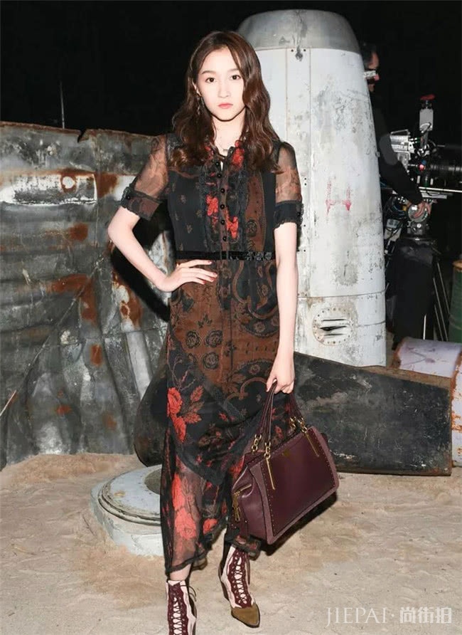 为小仙女备好雪纺连衣裙，性感还很撩人