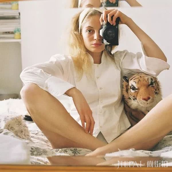 有点帅的法式风格怎么穿？学学这位漂亮博主吧