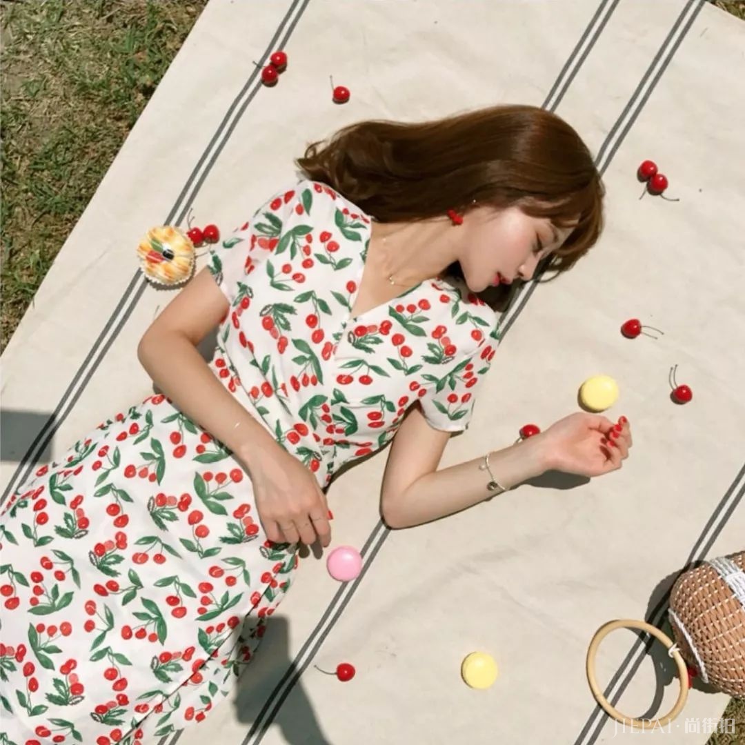 这个季节抹上樱桃红唇+樱桃妆容,让你气质爆表,甜美还显小!