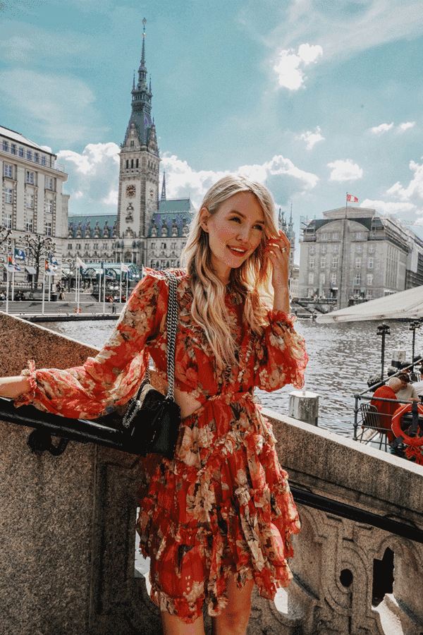 夏天穿啥又美又仙，穿一条裙子当然最美啦！