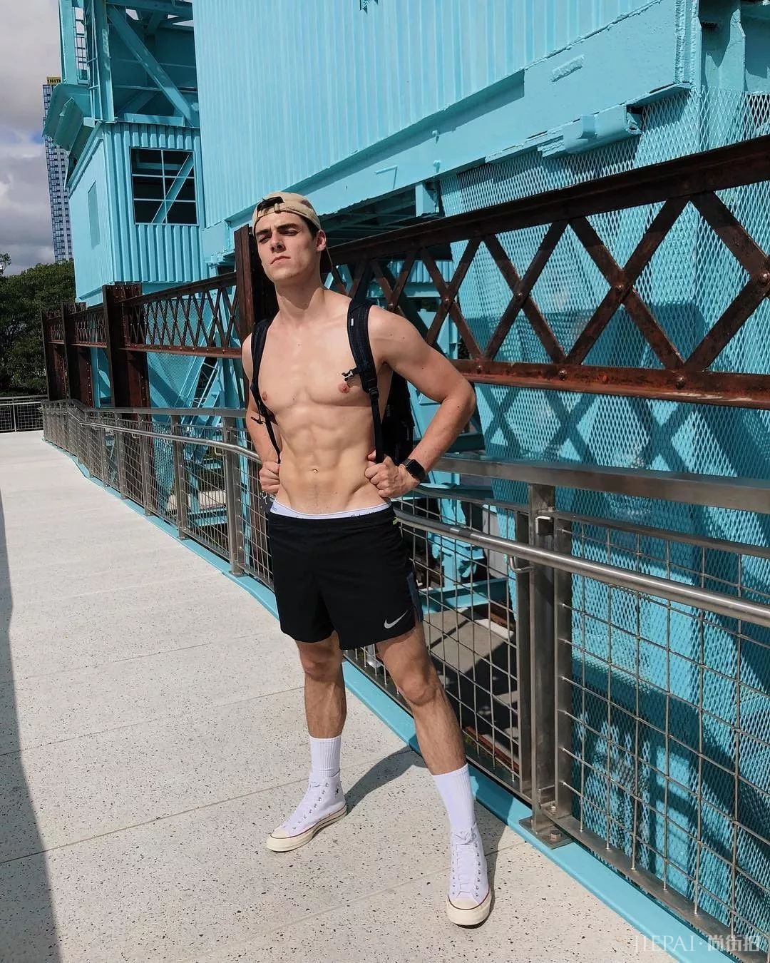 神仙男孩Raf Miller全新采访!全程流鼻血