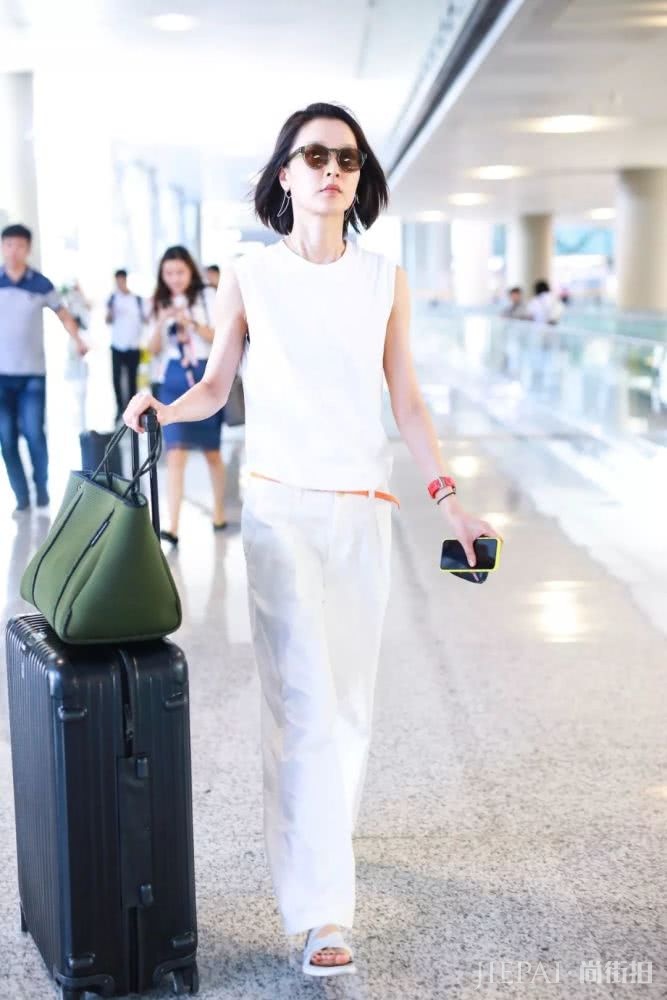 众多女明星中,纯白色谁穿得最高级?