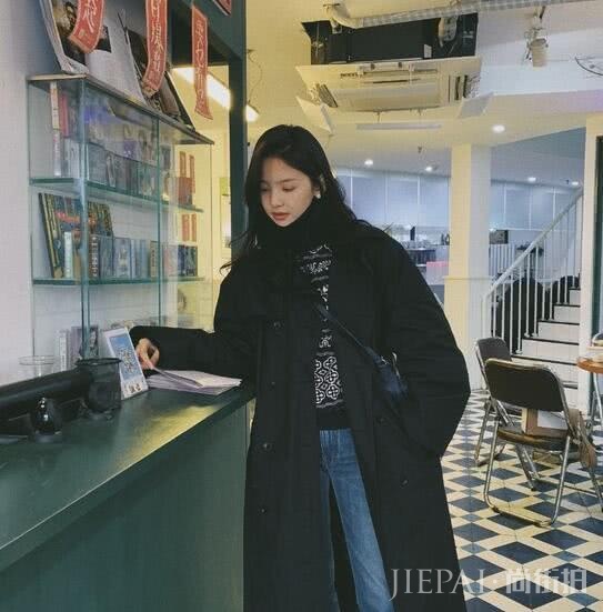 章若楠机场街拍高调“秀”衣品，国民初恋真仙