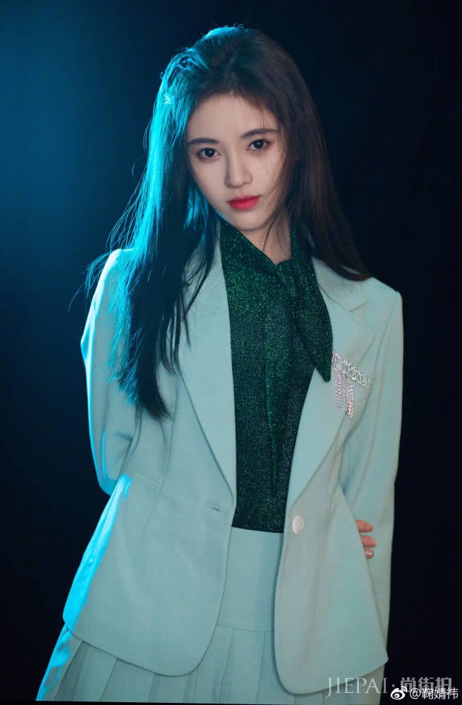 鞠婧祎黄纱裙仙气十足，不愧是4千年难遇的美女