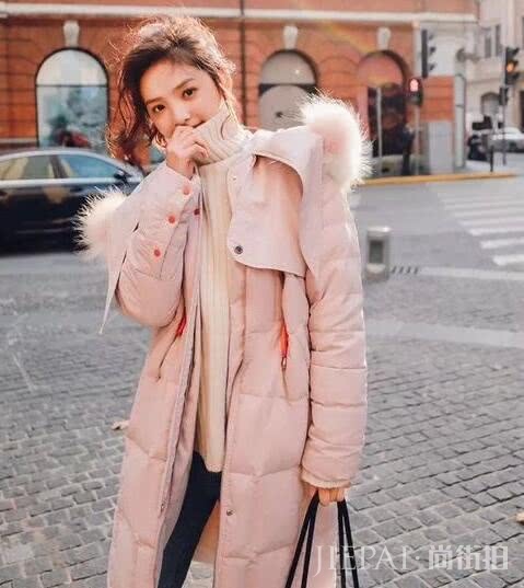 章若楠机场街拍高调“秀”衣品，国民初恋真仙