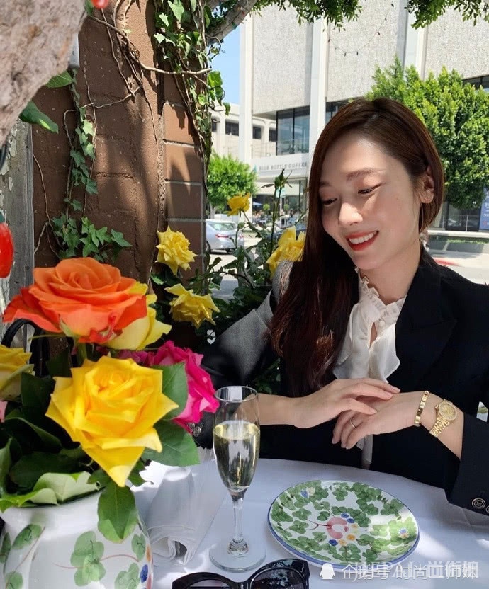 看了郑秀妍的旅行装,我才知道又美又多金的名媛是什么样