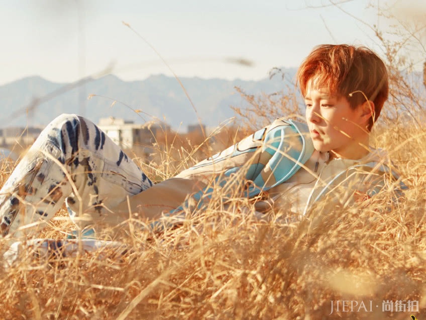 Sunnee全新造型上线，大玩叠穿太惊艳