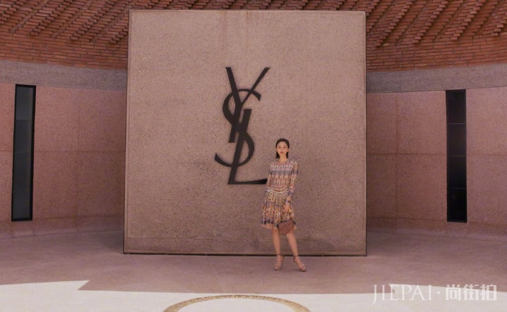 小个子明星王子文搭配多变,还很有气质