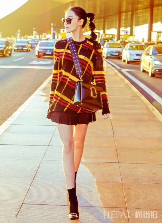 春日用毛衣来搭配裙子，美的刚刚好