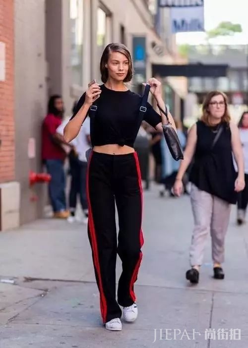 一件T恤有N个搭配方法，这样穿让你美一整个夏天！