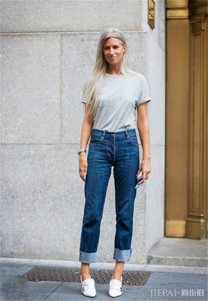 夏天靠牛仔裤来撑起你的美!配这4款不同颜色的T恤真的很酷