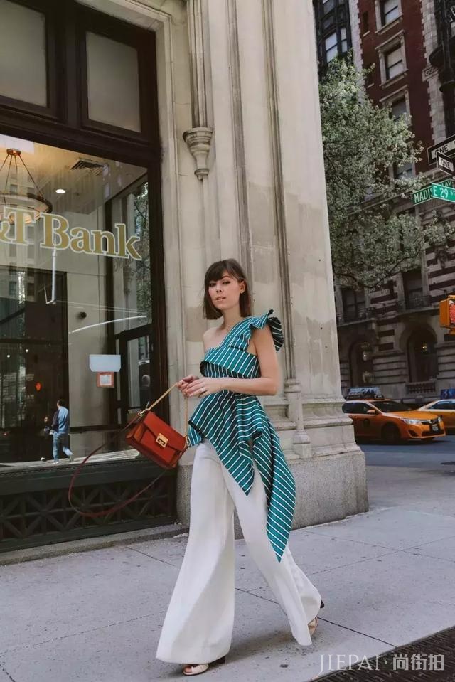 夏季必火的“心机”露肩杀，比一字肩显瘦还时髦！