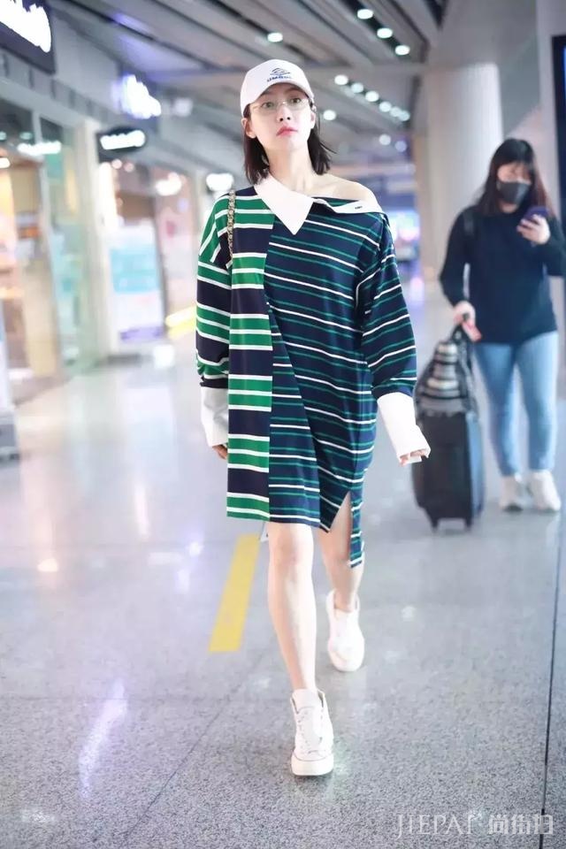 夏季必火的“心机”露肩杀，比一字肩显瘦还时髦！