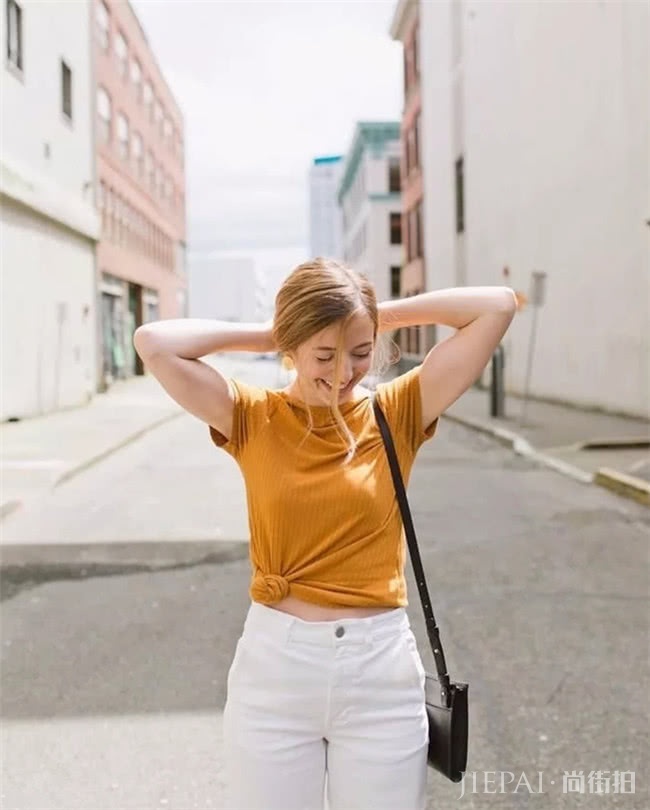 黄色单品时髦又有趣,在夏季穿着太有亲和感了