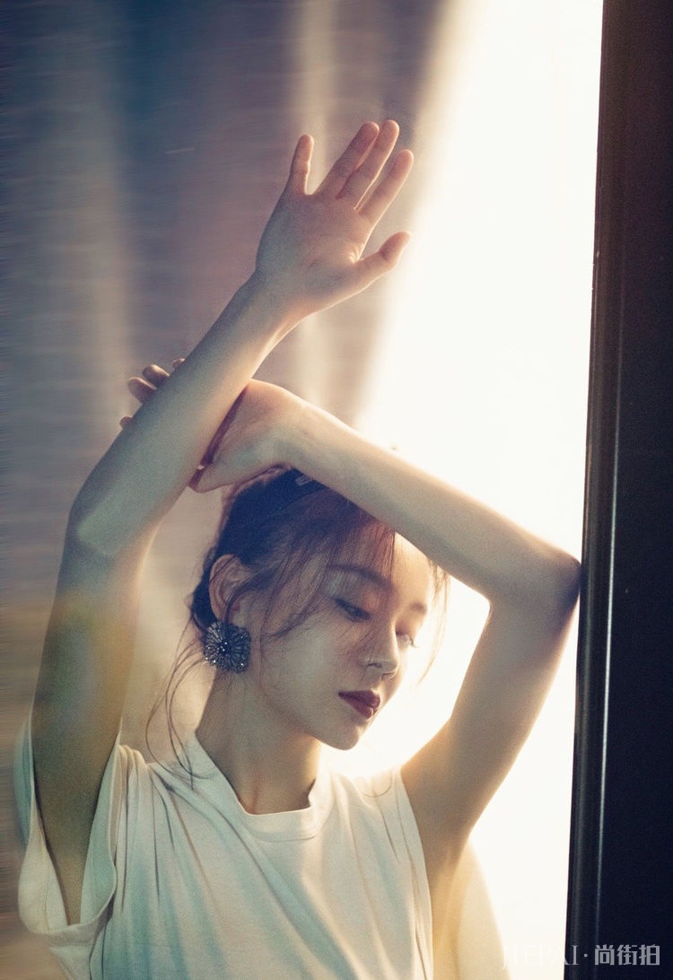 袁姗姗清新丸子头时髦又减龄,元气女神有点撩