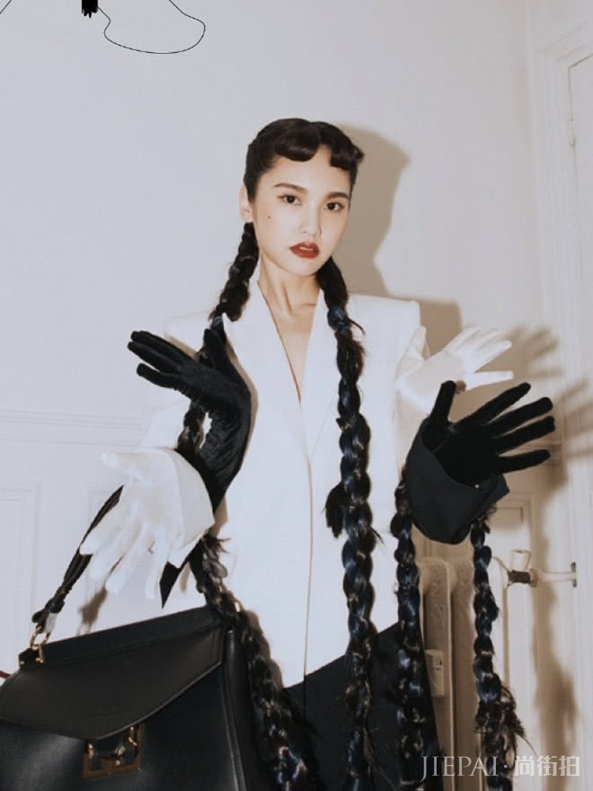 杨丞琳挑战超长麻花辫，161cm也有强气场