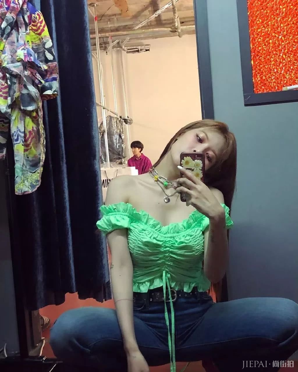 绿色一穿就土?其实穿好了很显白