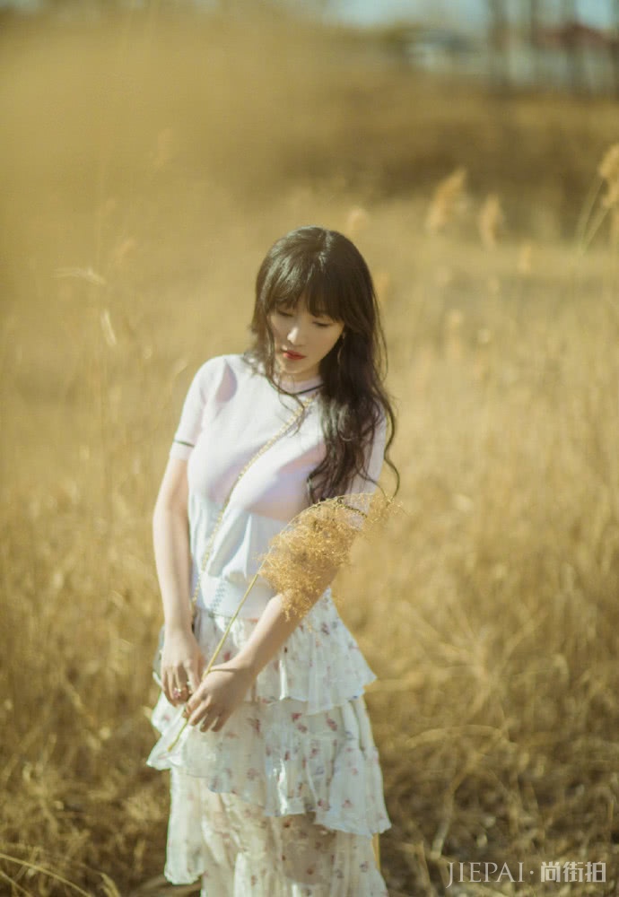 柳岩剪机械齐刘海显丑还不时尚