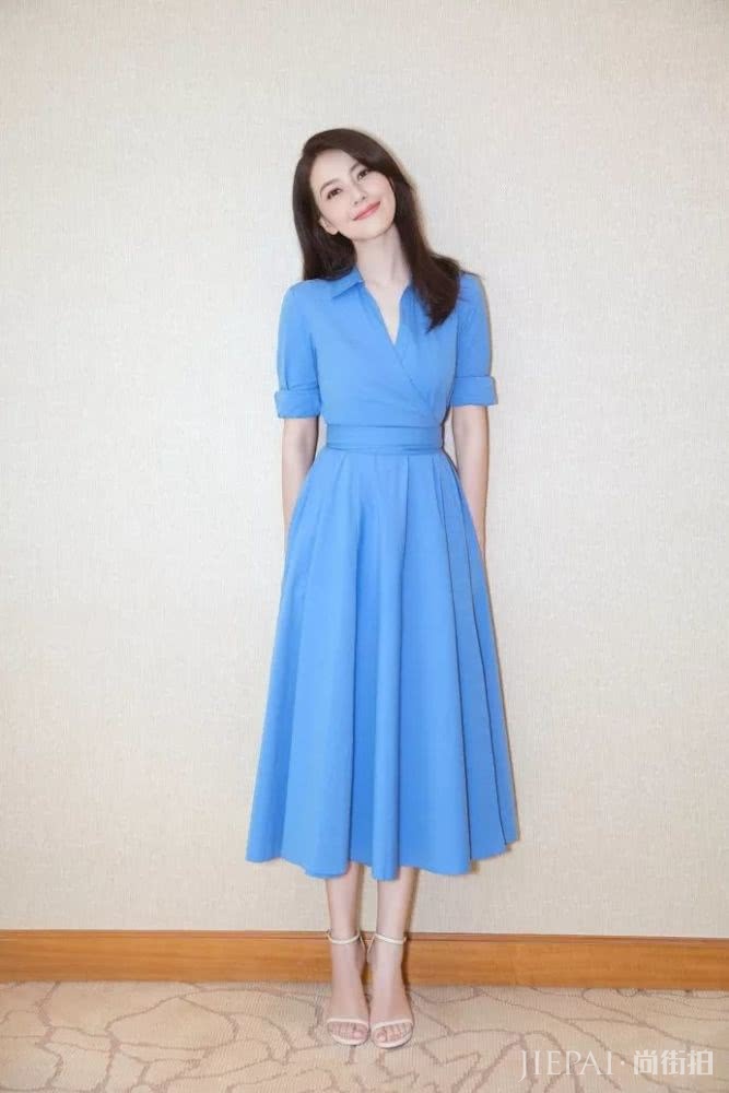 今年夏天连衣裙流行这样穿！绝对吸引眼球！