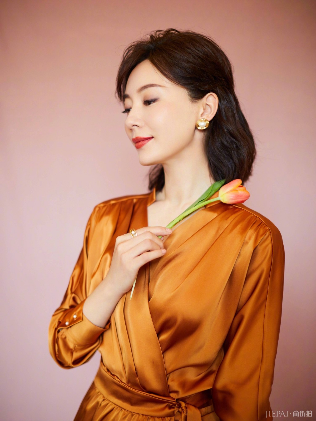 陈数私下太低调！衬衣配棒球帽优雅依旧，变元气少女