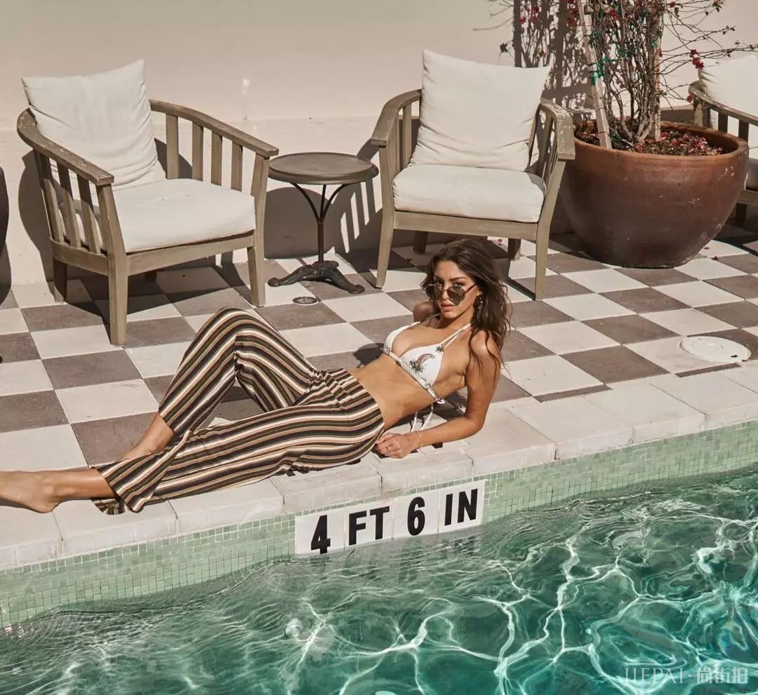 集美貌、身材和能力于一身的网红模特都这么拼，你怎么看？