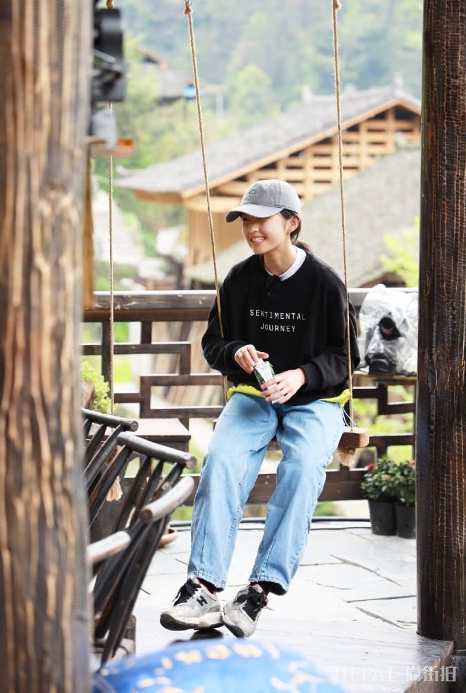 张子枫太会搭配,1米6身高穿出1米8气场