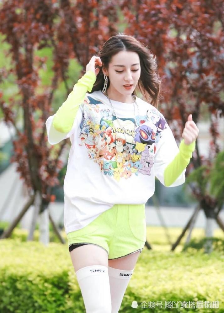 迪丽热巴仗着身材好任性穿，真怕你耳朵会掉下来