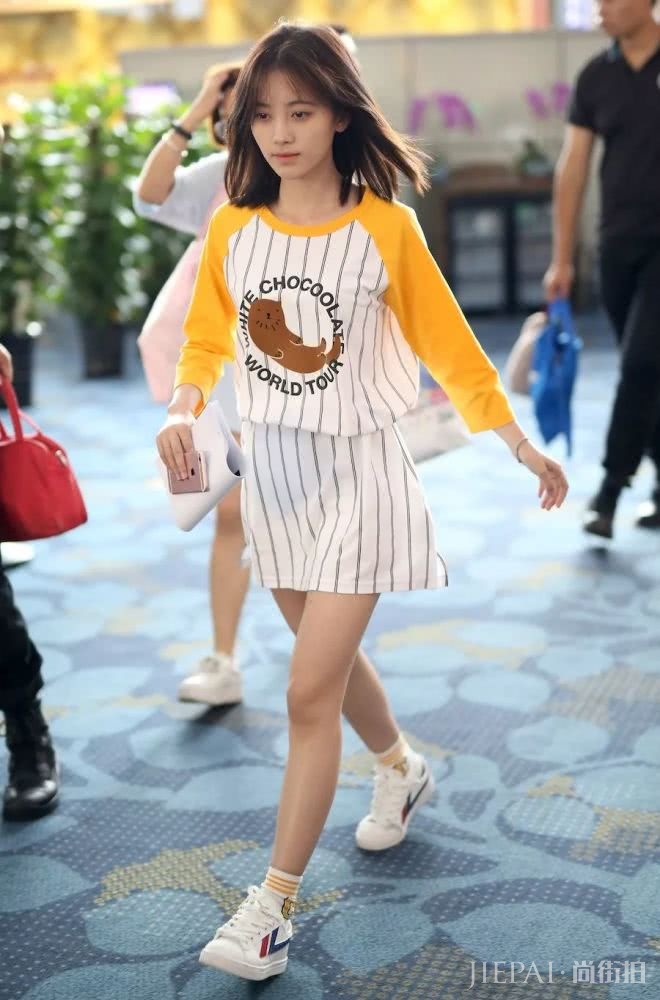 T恤裙一穿就像出门去拿快递的，怎么办？