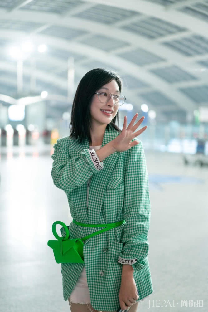 绿色难驾驭？看张雨绮、郭碧婷、李沁都爱穿它