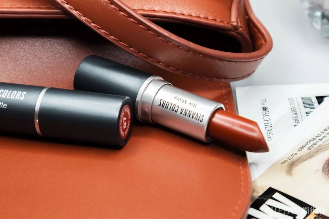 今年夏天必备的神仙色口红，让人直呼“OMG”！